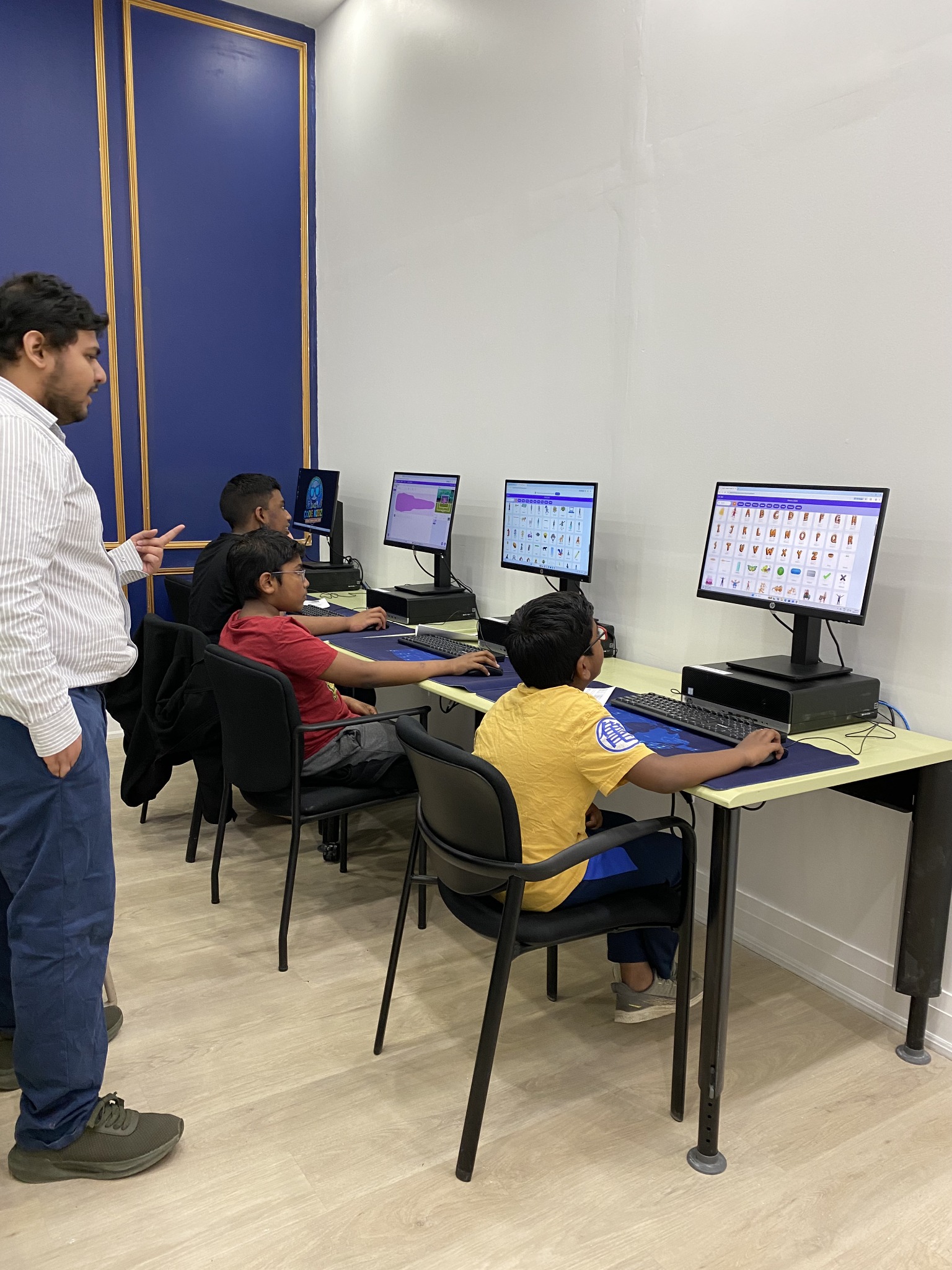 Kids learning technology in the CodeKidz classroom